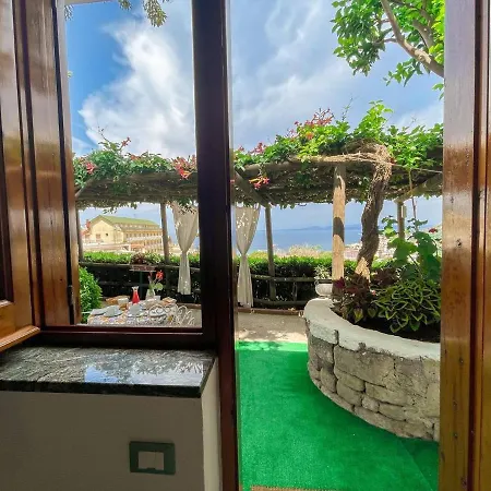 La Terrazza Sul Porto Konukevi Ischia