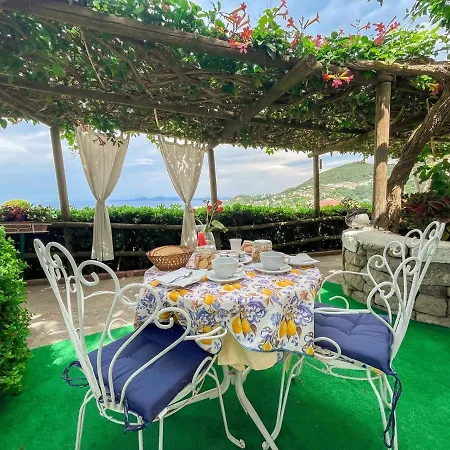 Konukevi La Terrazza Sul Porto
